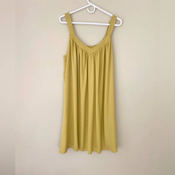 Reitmans Dresses & Skirts - Reitman’s Seeveless V-neck Swing Satin Dress